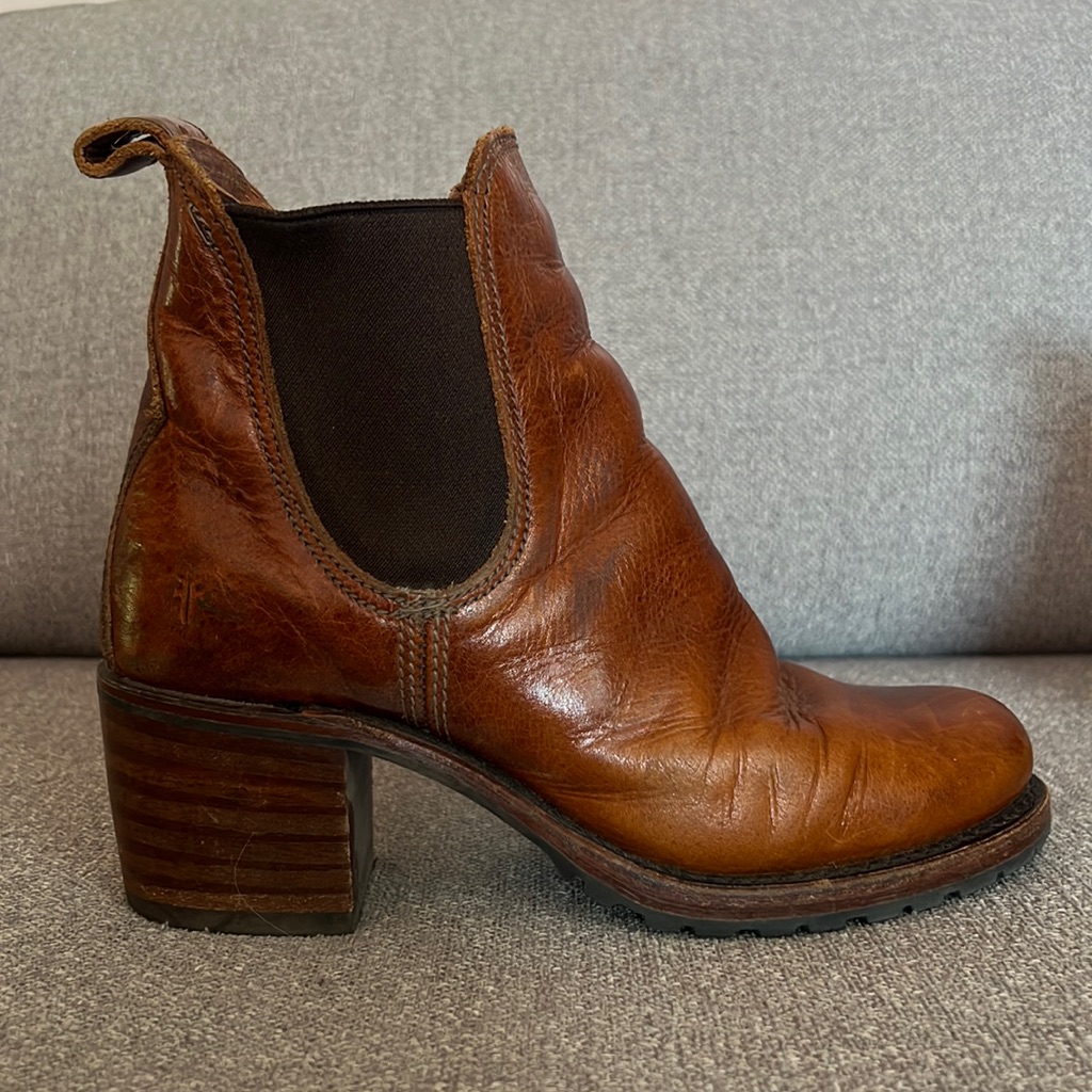 Frye Sabrina Pull On Chelsea Leather Boots Size 38 Or 7.5 In Cognac